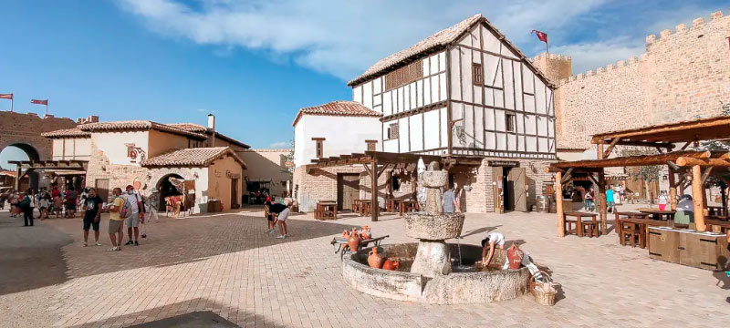 Plaza-puy-du-fou-españa-escursion