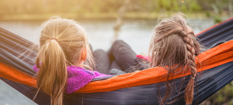 niñas-primaria-hamaca-excursion