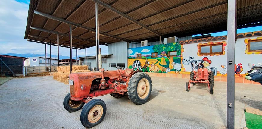 paisaje granja escuela mas bes / españa