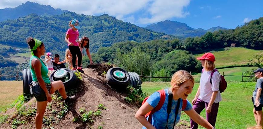 paisaje granja escuela el trasgu / españa